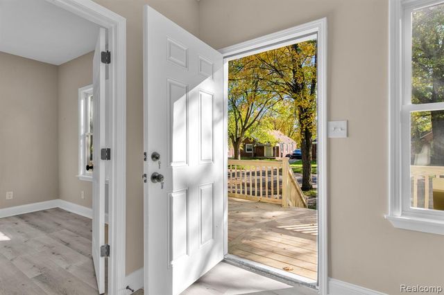 16211 Maddelein Street, Detroit, MI 48205