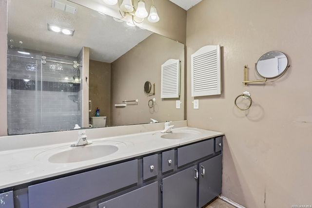 7111 Bart Hollow Dr, San Antonio, TX 78250
