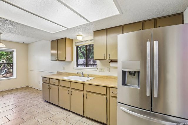 7111 Bart Hollow Dr, San Antonio, TX 78250