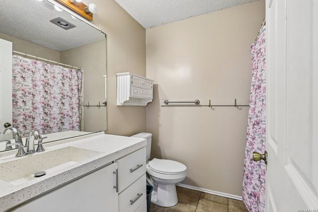 7111 Bart Hollow Dr, San Antonio, TX 78250