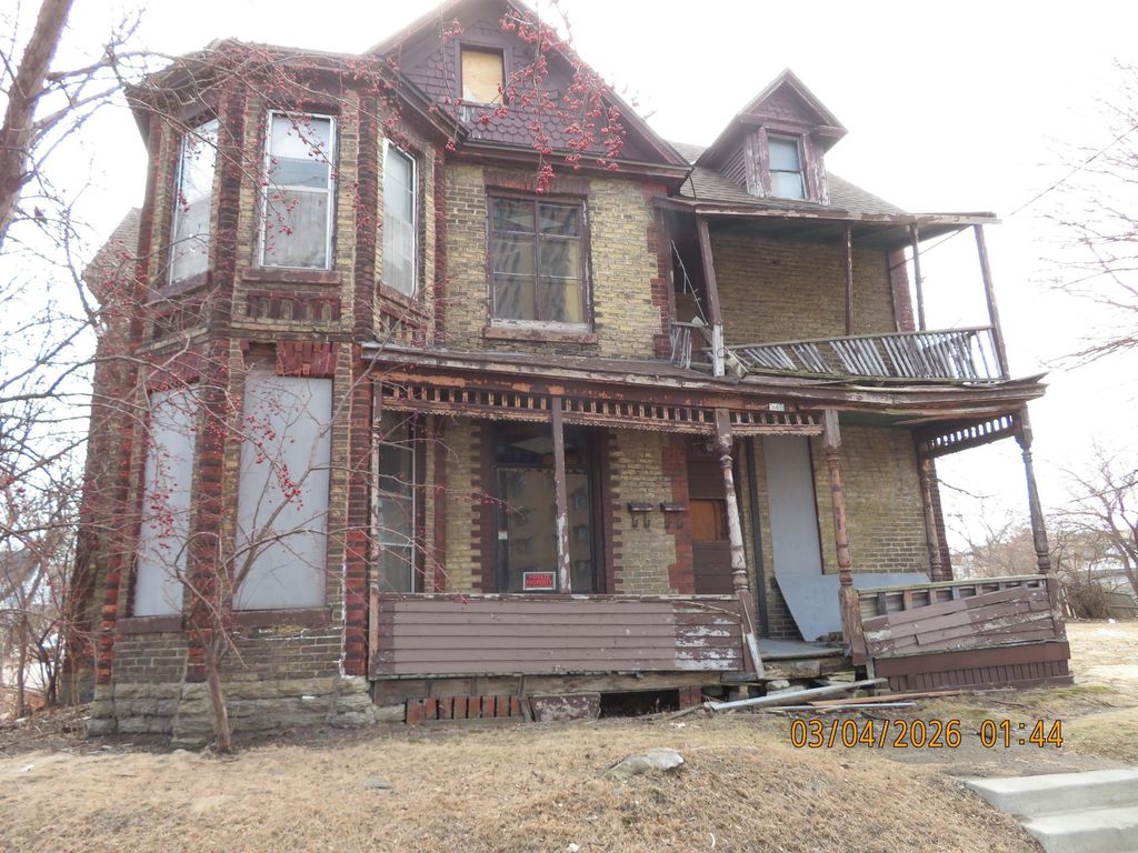 948 18th Avenue NE, Minneapolis, MN 55418