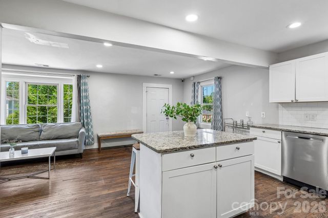 1824 Double Oaks Road, Charlotte, NC 28206