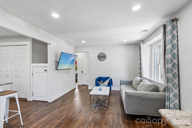 1824 Double Oaks Road, Charlotte, NC 28206
