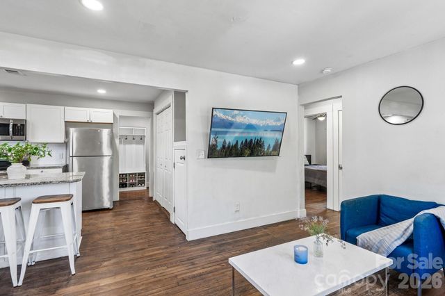 1824 Double Oaks Road, Charlotte, NC 28206
