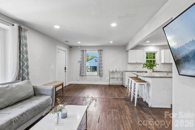 1824 Double Oaks Road, Charlotte, NC 28206