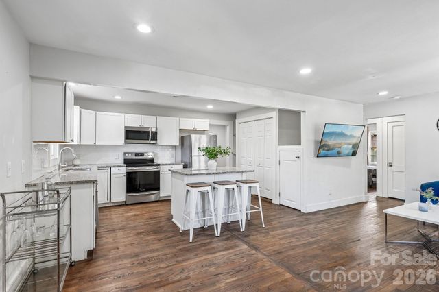 1824 Double Oaks Road, Charlotte, NC 28206