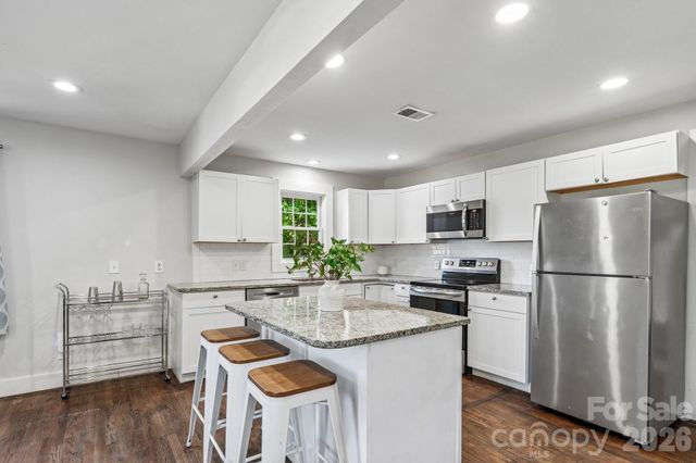 1824 Double Oaks Road, Charlotte, NC 28206