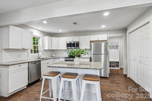 1824 Double Oaks Road, Charlotte, NC 28206