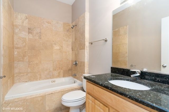 2113 W Gladys Avenue 3N, Chicago, IL 60612