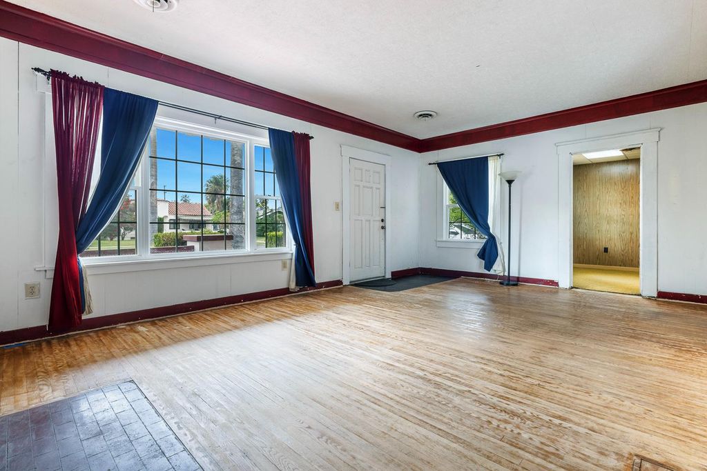 Image 10 of property listing at 3153 E Kerckhoff Avenue, Fresno, CA 93702