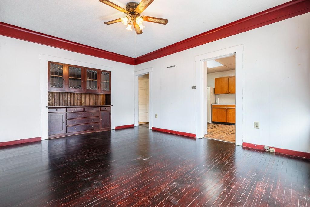 Image 11 of property listing at 3153 E Kerckhoff Avenue, Fresno, CA 93702