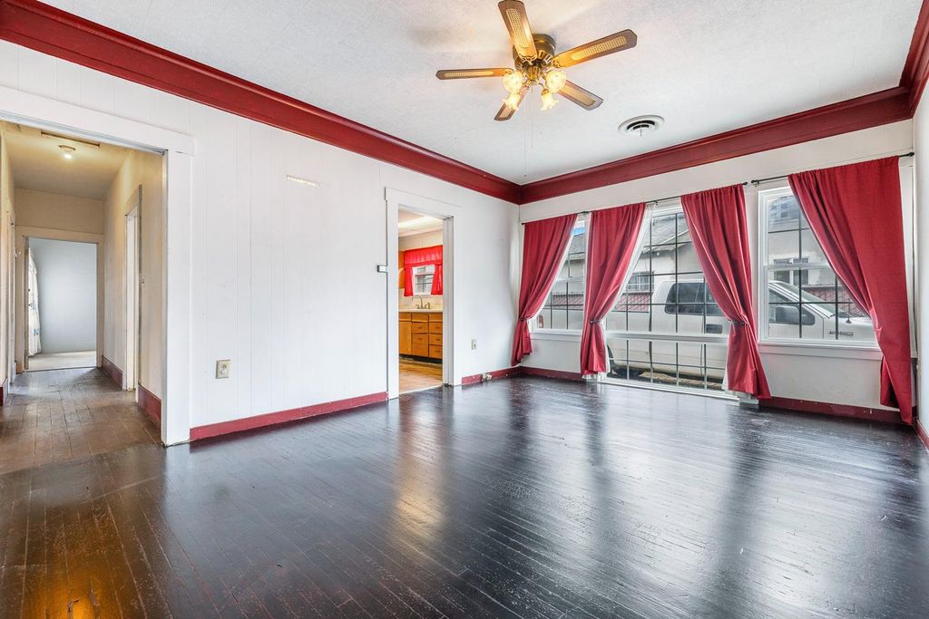 Image 12 of property listing at 3153 E Kerckhoff Avenue, Fresno, CA 93702