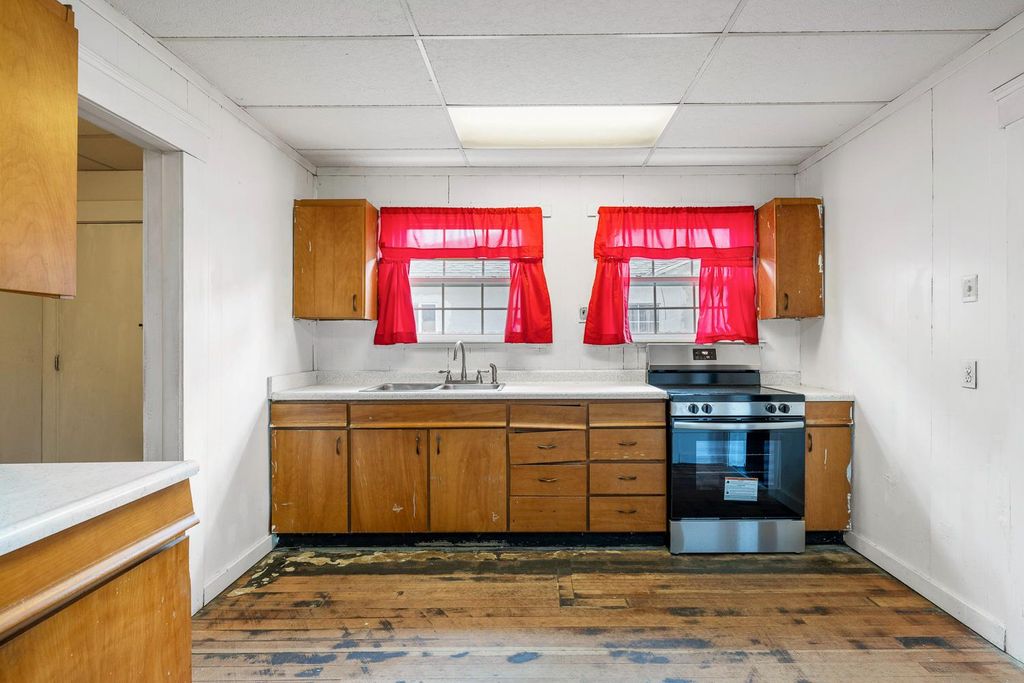 Image 14 of property listing at 3153 E Kerckhoff Avenue, Fresno, CA 93702