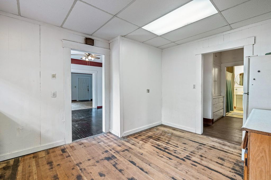 Image 17 of property listing at 3153 E Kerckhoff Avenue, Fresno, CA 93702