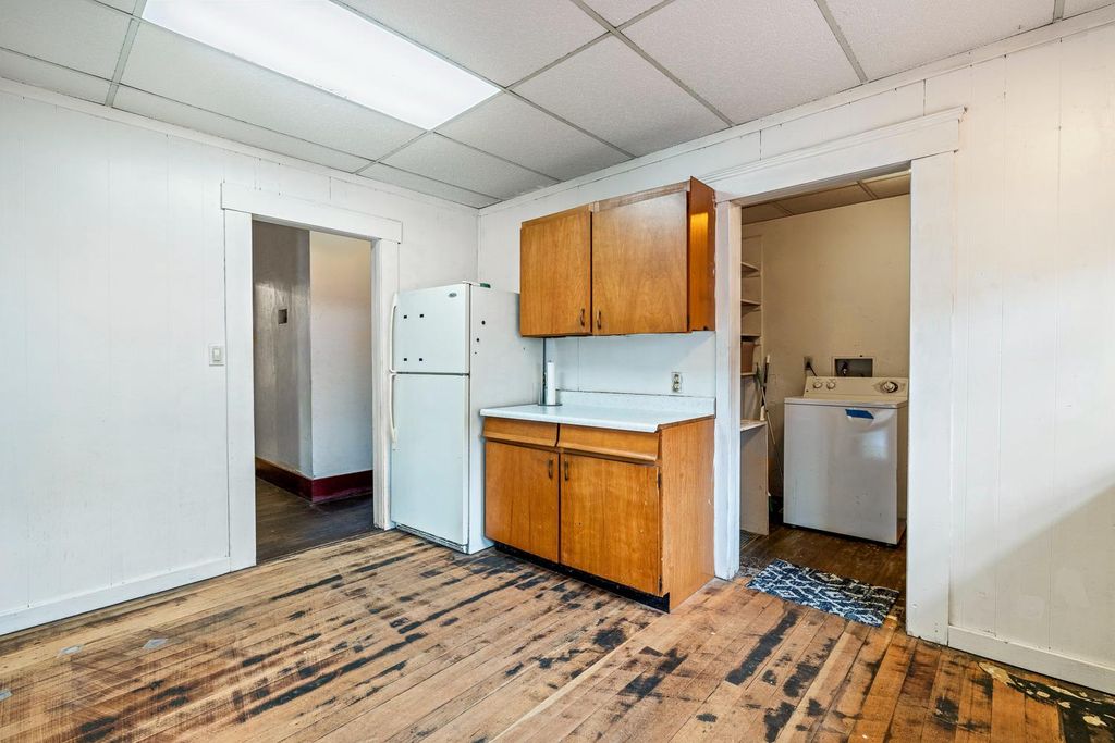 Image 18 of property listing at 3153 E Kerckhoff Avenue, Fresno, CA 93702