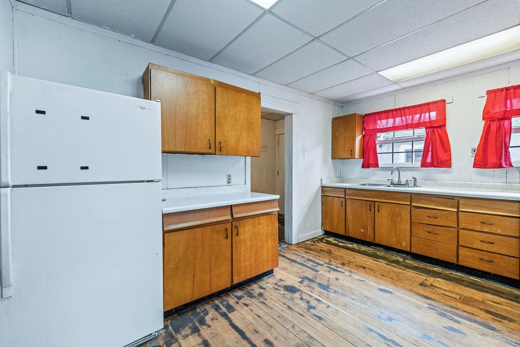 Image 19 of property listing at 3153 E Kerckhoff Avenue, Fresno, CA 93702