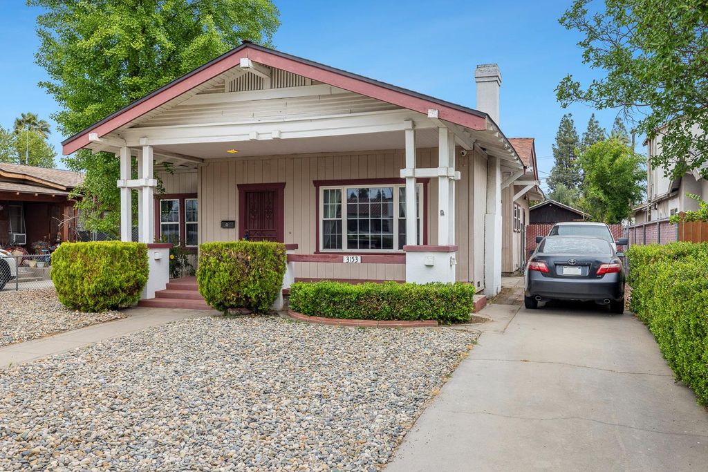 Image 2 of property listing at 3153 E Kerckhoff Avenue, Fresno, CA 93702