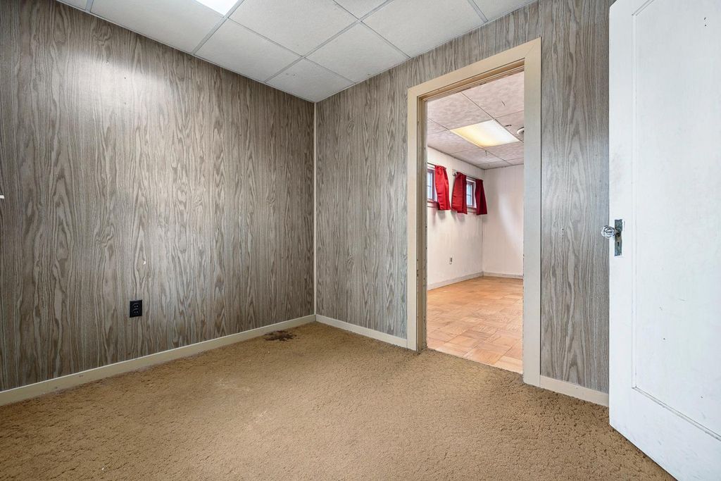 Image 21 of property listing at 3153 E Kerckhoff Avenue, Fresno, CA 93702