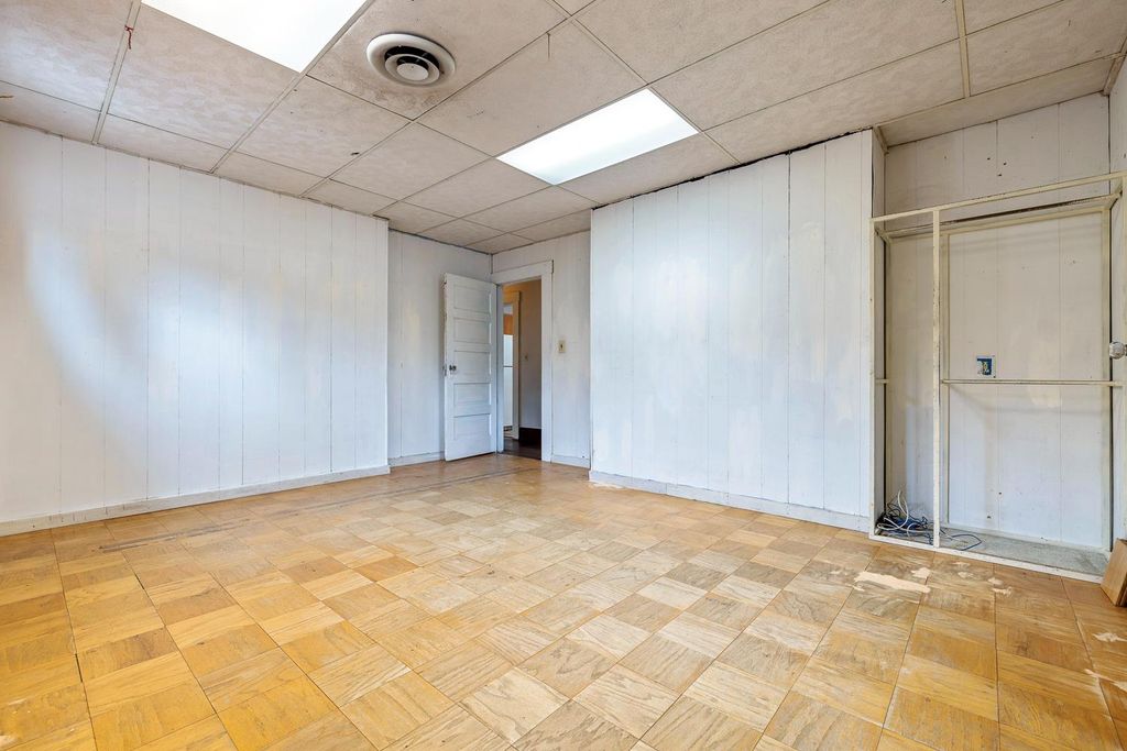 Image 22 of property listing at 3153 E Kerckhoff Avenue, Fresno, CA 93702