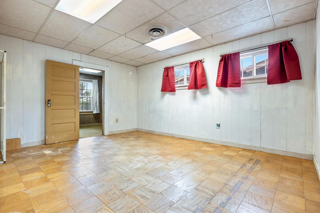 Image 23 of property listing at 3153 E Kerckhoff Avenue, Fresno, CA 93702