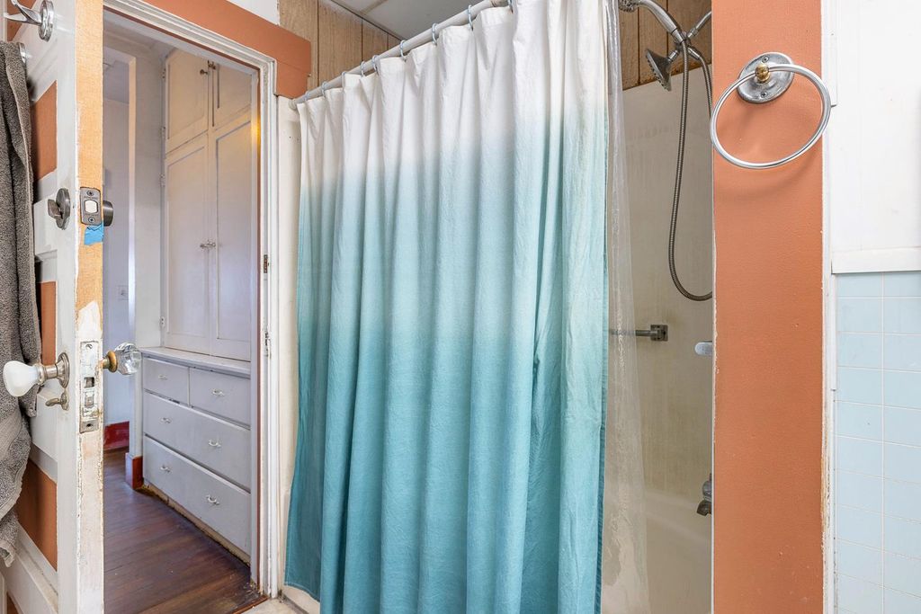 Image 25 of property listing at 3153 E Kerckhoff Avenue, Fresno, CA 93702