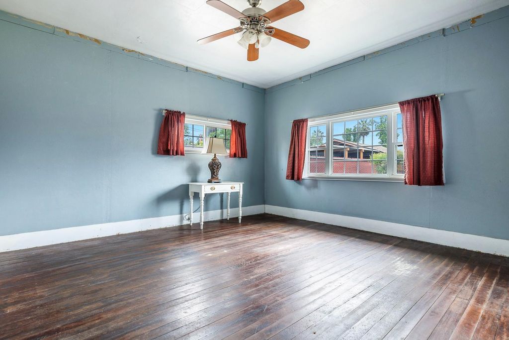 Image 26 of property listing at 3153 E Kerckhoff Avenue, Fresno, CA 93702