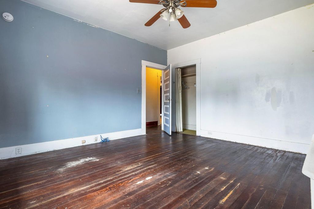 Image 27 of property listing at 3153 E Kerckhoff Avenue, Fresno, CA 93702