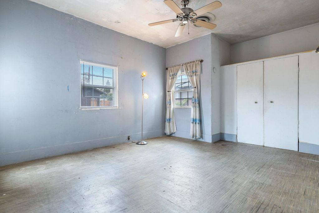 Image 28 of property listing at 3153 E Kerckhoff Avenue, Fresno, CA 93702