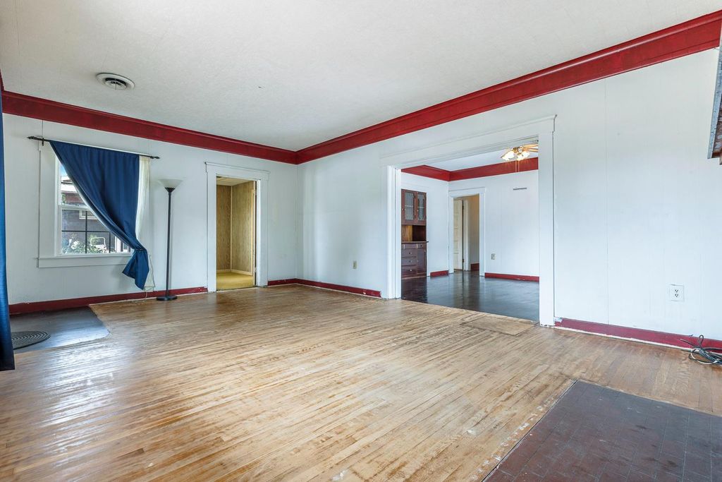 Image 9 of property listing at 3153 E Kerckhoff Avenue, Fresno, CA 93702