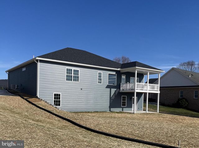 6195 MERION DR, Fayetteville, PA 17222