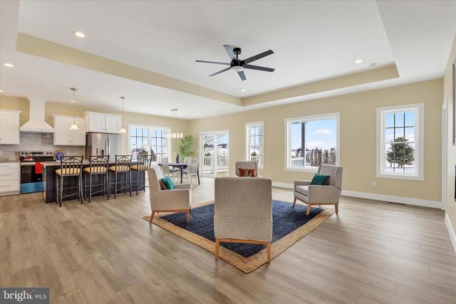 6195 MERION DR, Fayetteville, PA 17222