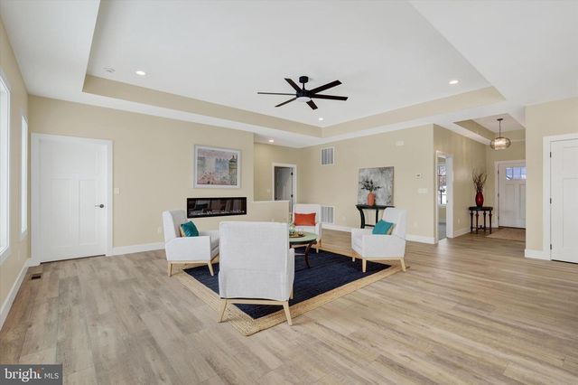 6195 MERION DR, Fayetteville, PA 17222