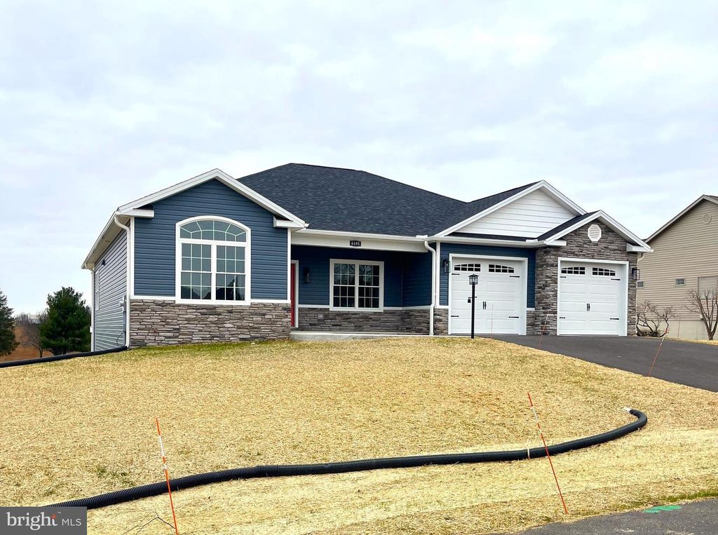 6195 MERION DR, Fayetteville, PA 17222