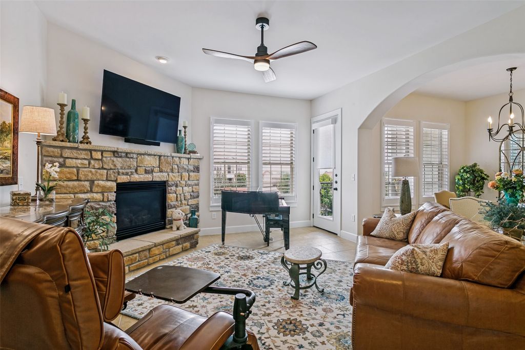 610 Via Ravello 311, Irving, TX 75039