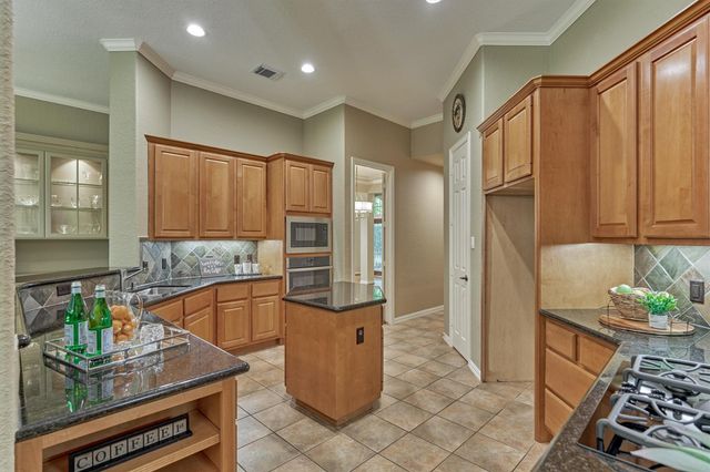 14 Mystic Pines Court, The Woodlands, TX 77382