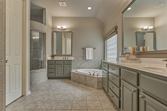 14 Mystic Pines Court, The Woodlands, TX 77382