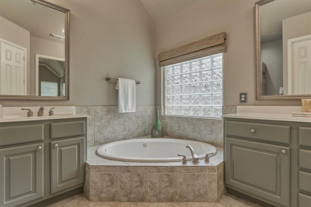 14 Mystic Pines Court, The Woodlands, TX 77382