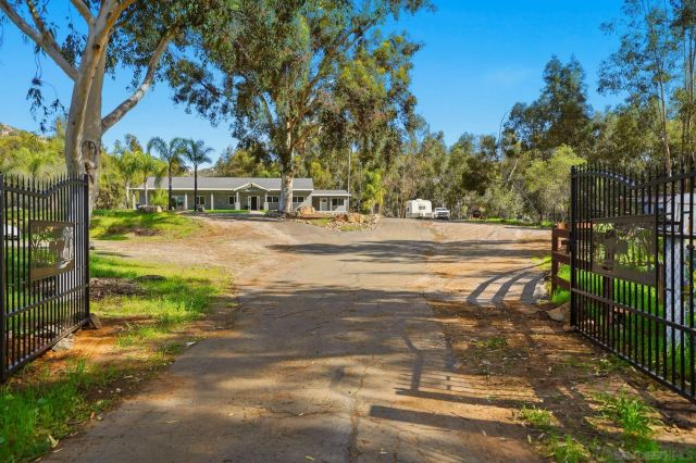 9965 Dunbar Lane, El Cajon, CA 92021