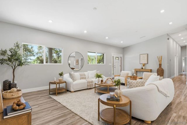 9965 Dunbar Lane, El Cajon, CA 92021