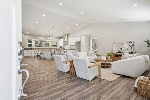 9965 Dunbar Lane, El Cajon, CA 92021