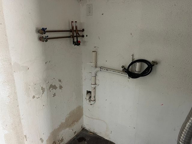 58 Brunswick Street, Lowell, MA 01852