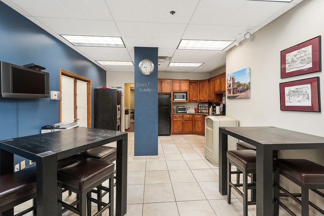 2272 95th Street 200, Naperville, IL 60564