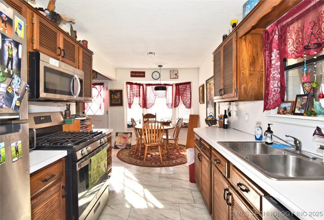 2926 S 122nd East Avenue, Tulsa, OK 74129