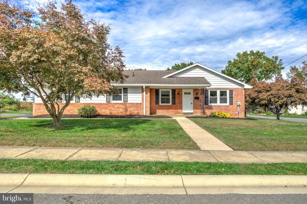 400 SUSAN AVE, Strasburg, PA 17579