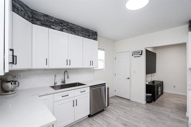 267 N Wellwood Avenue, Lindenhurst, NY 11757