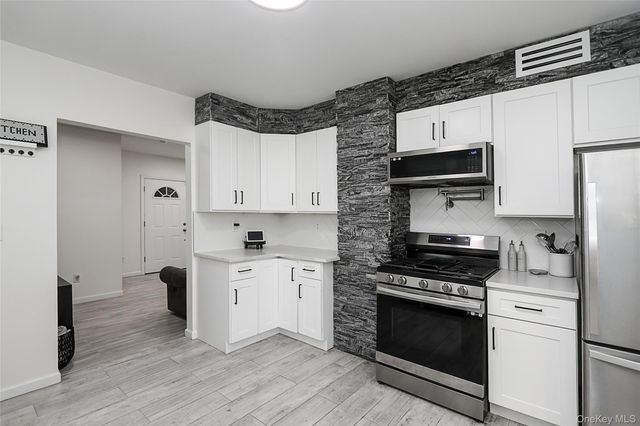 267 N Wellwood Avenue, Lindenhurst, NY 11757