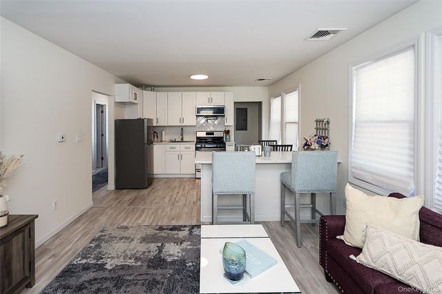 267 N Wellwood Avenue, Lindenhurst, NY 11757