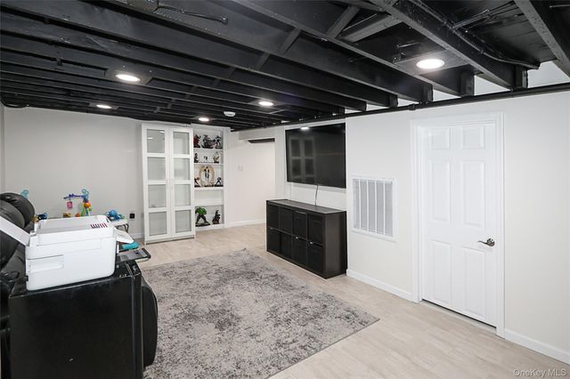 267 N Wellwood Avenue, Lindenhurst, NY 11757