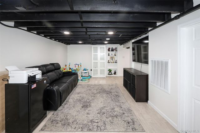 267 N Wellwood Avenue, Lindenhurst, NY 11757