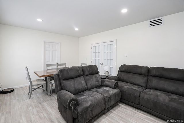 267 N Wellwood Avenue, Lindenhurst, NY 11757